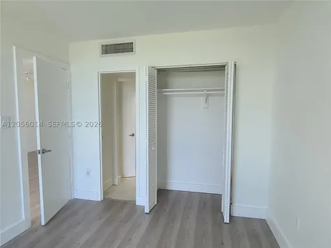 3625 N Country Club Drive Aventura FL 33180