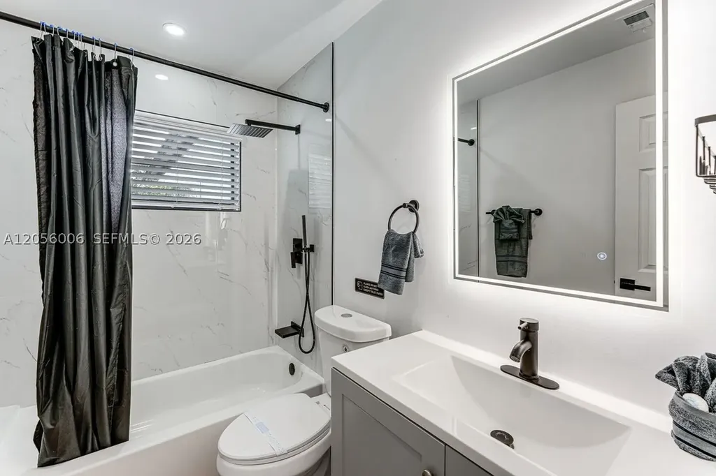 600 N 66th Terrace Hollywood FL 33024