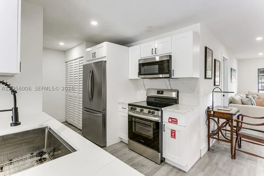 600 N 66th Terrace Hollywood FL 33024