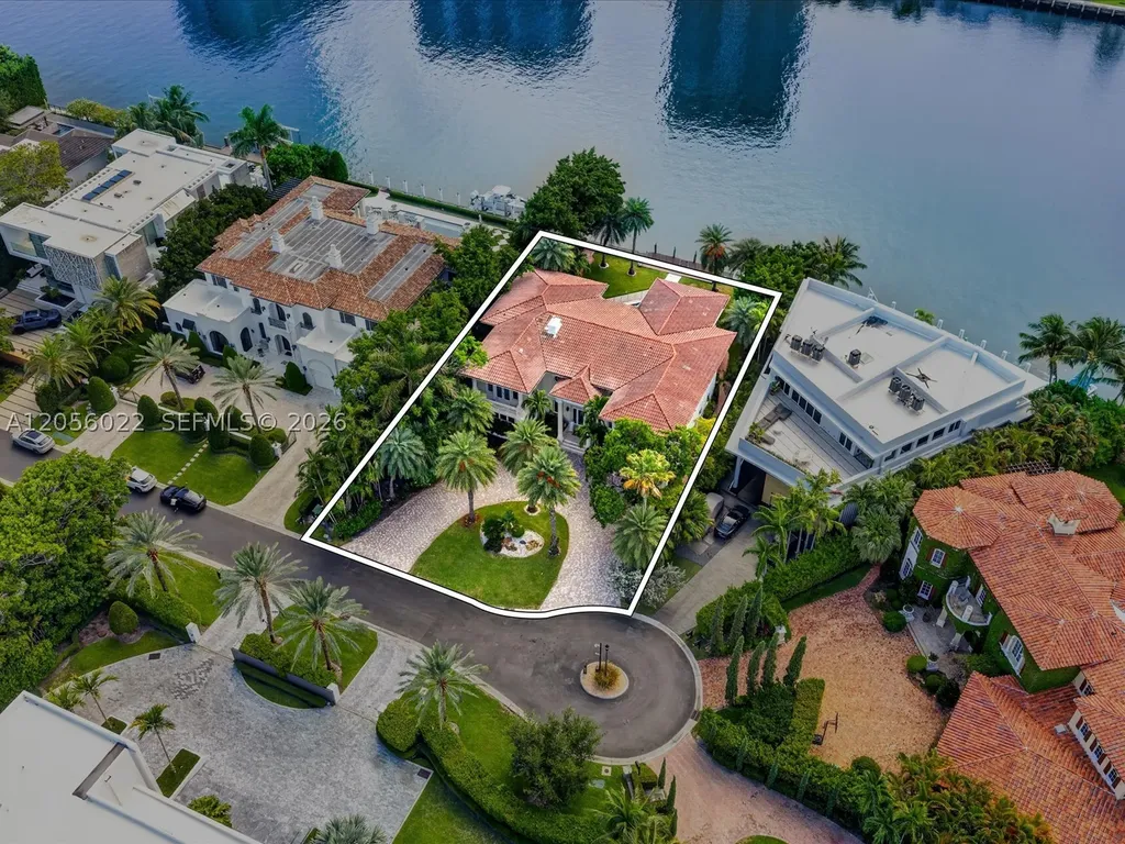 628 N Island Golden Beach FL 33160