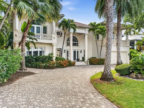 628 N Island Golden Beach FL 33160
