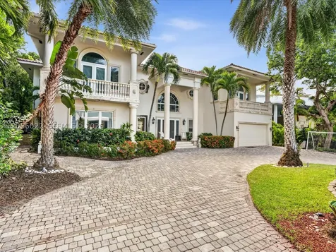 628 N Island Golden Beach FL 33160
