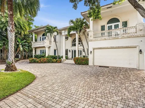 628 N Island Golden Beach FL 33160