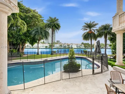 628 N Island Golden Beach FL 33160