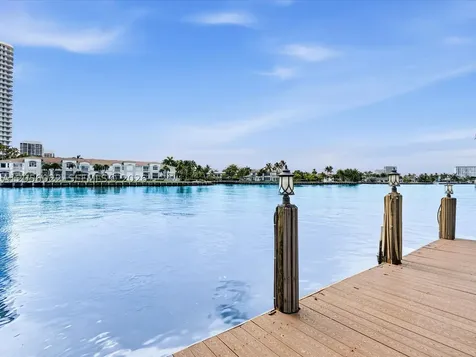 628 N Island Golden Beach FL 33160