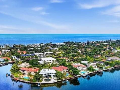 628 N Island Golden Beach FL 33160