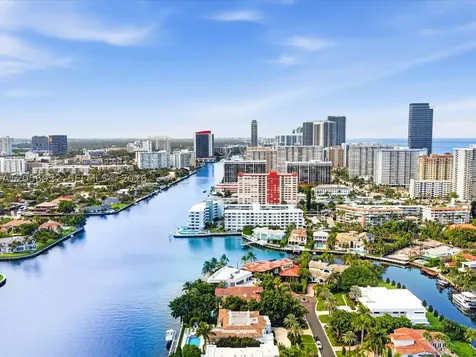 628 N Island Golden Beach FL 33160
