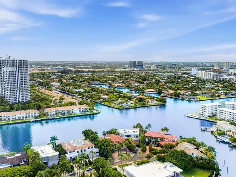 628 N Island Golden Beach FL 33160