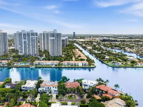 628 N Island Golden Beach FL 33160