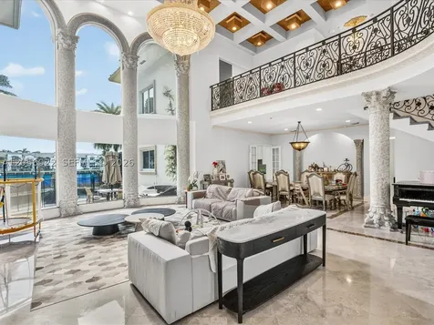 628 N Island Golden Beach FL 33160