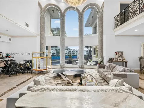 628 N Island Golden Beach FL 33160