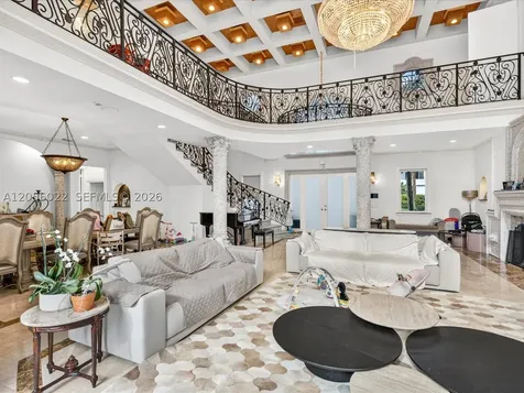 628 N Island Golden Beach FL 33160