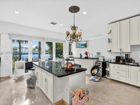628 N Island Golden Beach FL 33160
