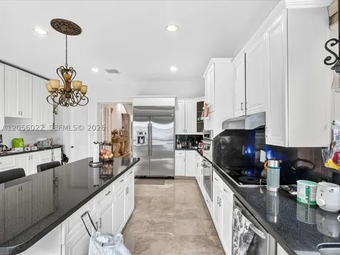 628 N Island Golden Beach FL 33160