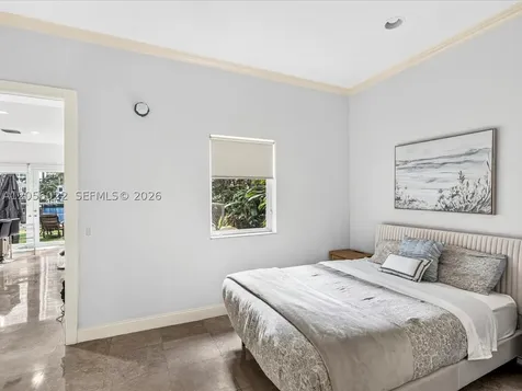 628 N Island Golden Beach FL 33160