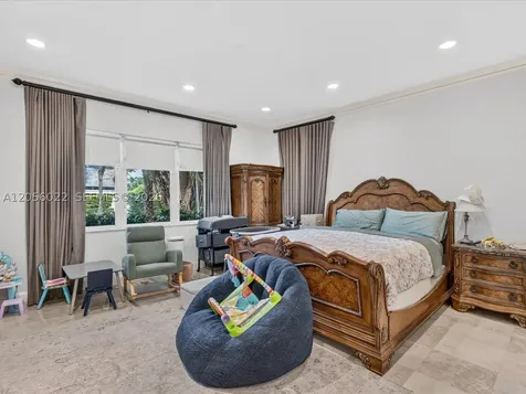 628 N Island Golden Beach FL 33160