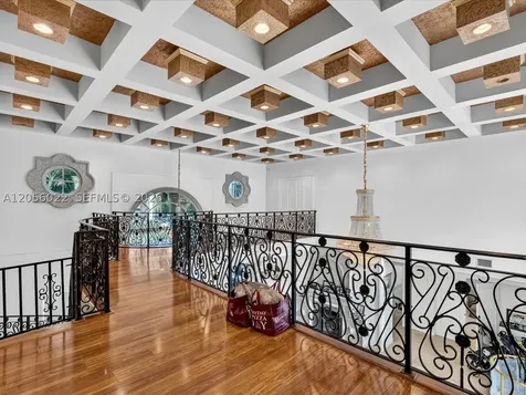 628 N Island Golden Beach FL 33160