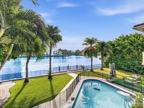 628 N Island Golden Beach FL 33160