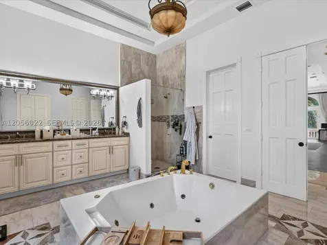 628 N Island Golden Beach FL 33160
