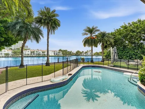 628 N Island Golden Beach FL 33160
