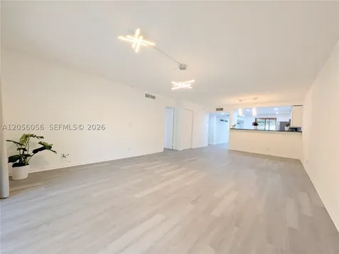 310 Lakeview Drive Weston FL 33326