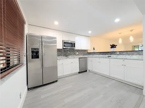 310 Lakeview Drive Weston FL 33326