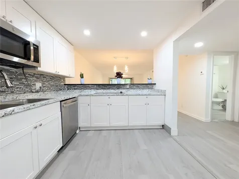 310 Lakeview Drive Weston FL 33326