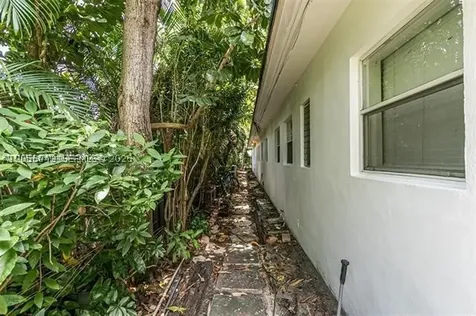 1717 NE 12th Street Fort Lauderdale FL 33304