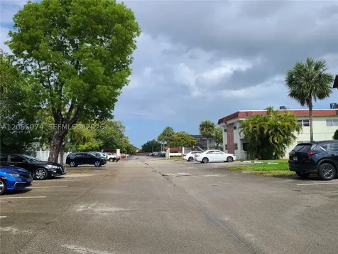 4165 SW 67th Avenue Davie FL 33314