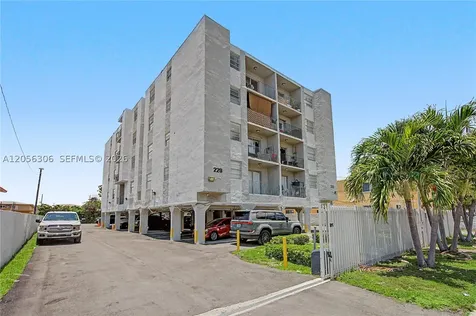220 SW 17th Court Miami FL 33135