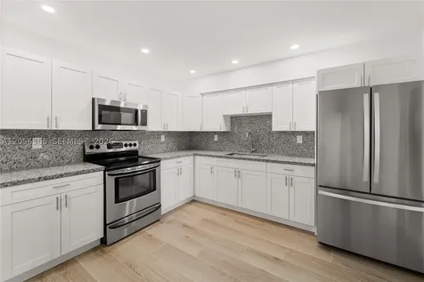 35 NW 49th Avenue Miami FL 33126
