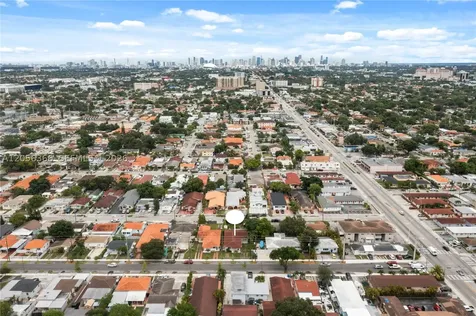 35 NW 49th Avenue Miami FL 33126