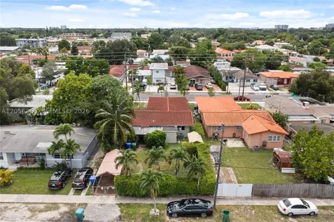 35 NW 49th Avenue Miami FL 33126