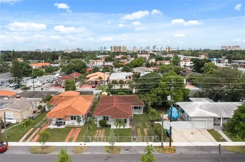 35 NW 49th Avenue Miami FL 33126