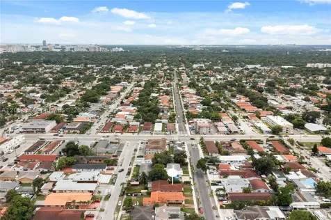 35 NW 49th Avenue Miami FL 33126