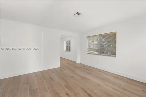 35 NW 49th Avenue Miami FL 33126