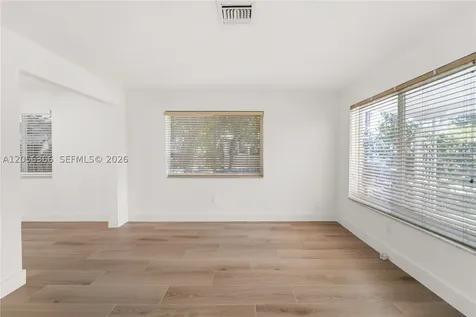 35 NW 49th Avenue Miami FL 33126