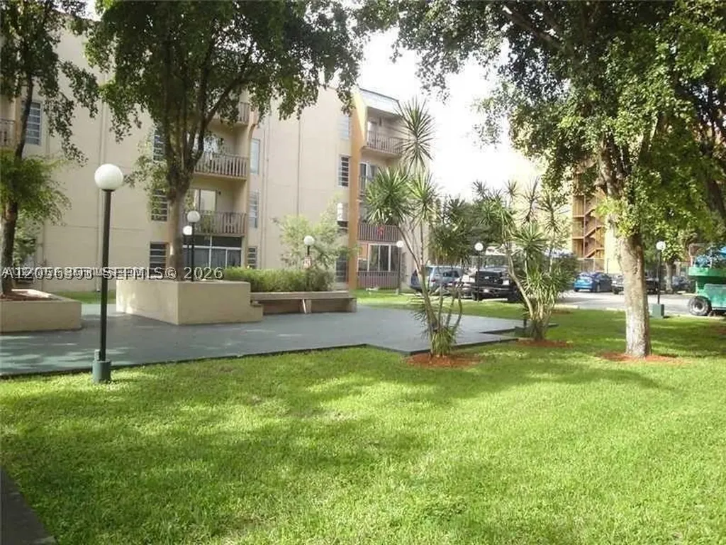 4713 NW 7th Street Miami FL 33126