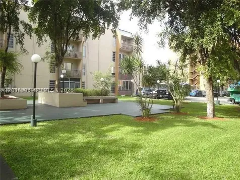 4713 NW 7th Street Miami FL 33126