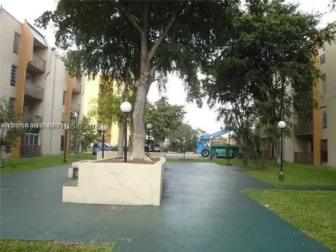 4713 NW 7th Street Miami FL 33126