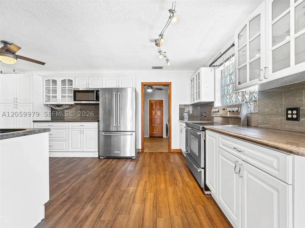 2021 N 52nd Avenue Hollywood FL 33021