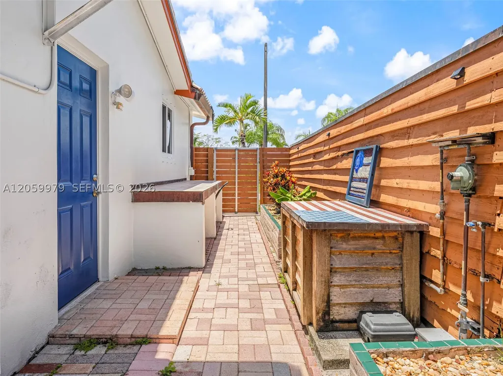 2021 N 52nd Avenue Hollywood FL 33021