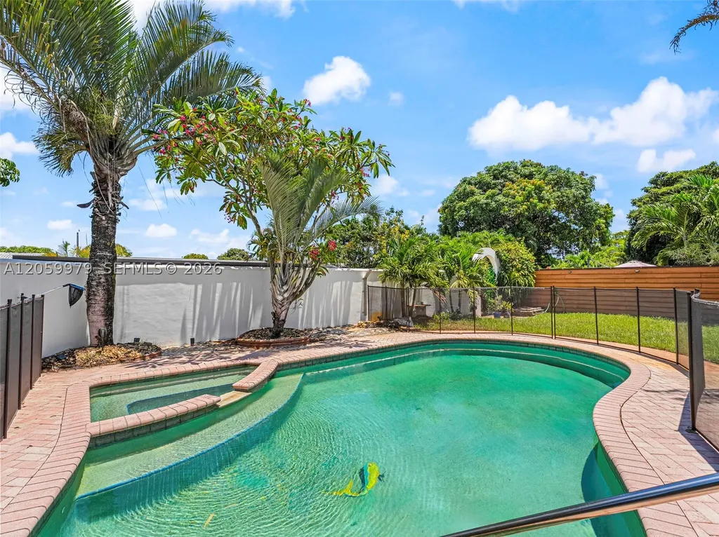 2021 N 52nd Avenue Hollywood FL 33021
