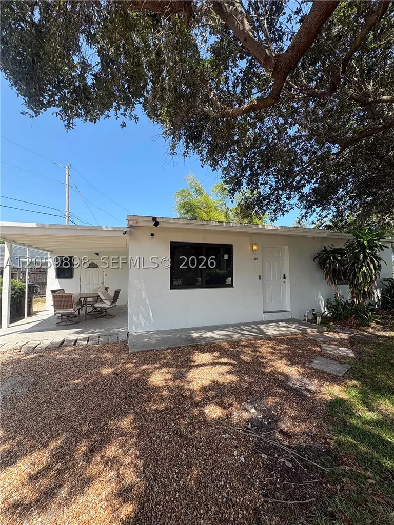 929 SW 10th Avenue Delray Beach FL 33444