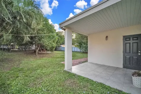 3030 NW 16th Street Miami FL 33125