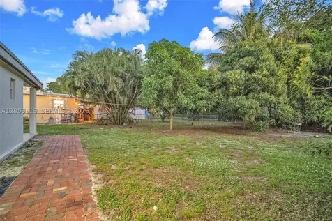 3030 NW 16th Street Miami FL 33125
