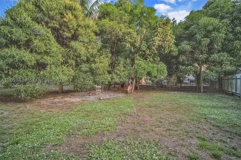 3030 NW 16th Street Miami FL 33125