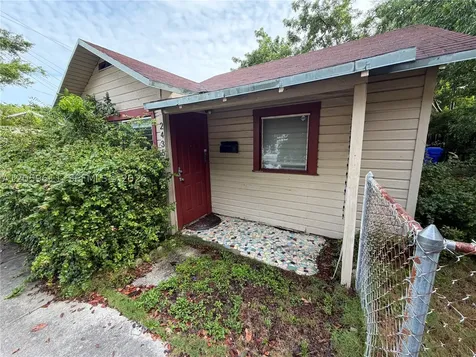 2430 SW 25th Terrace Miami FL 33133