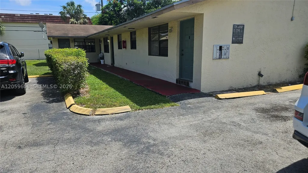 2508 E Johnson Street Hollywood FL 33020