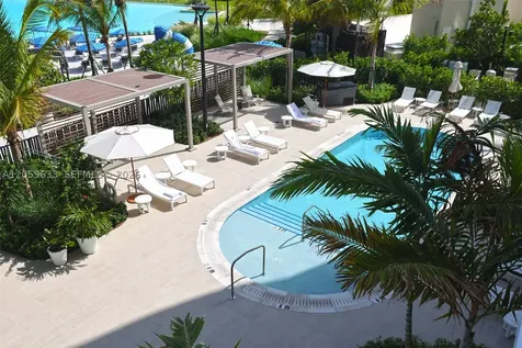 2411 Laguna Circle North Miami FL 33181